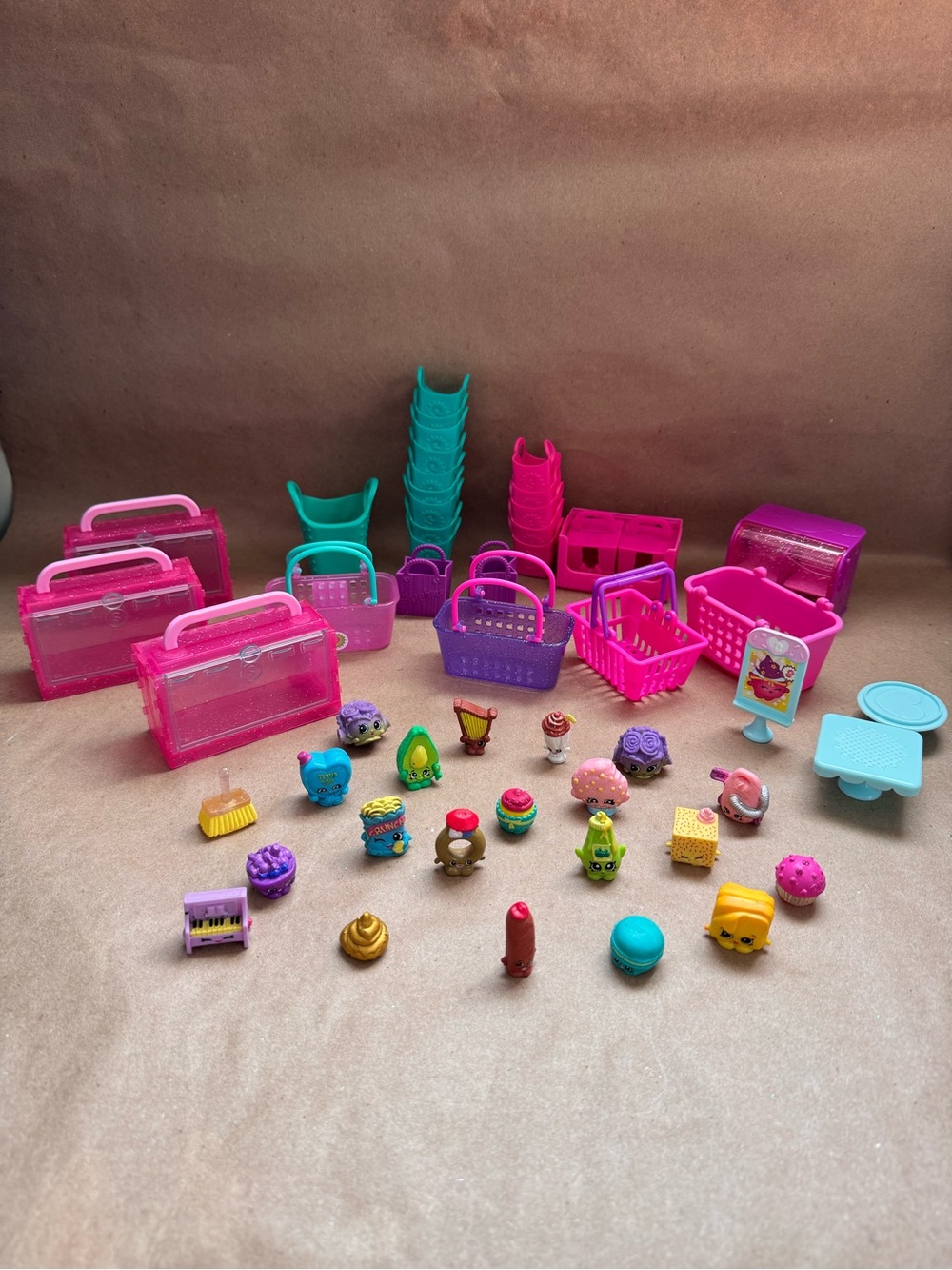 Assorted Shopkins Lot (21 figures, assorted baskets and displays)